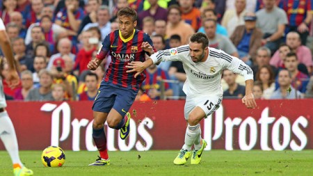 Trận "siêu kinh điển) giữa Real Madrid (áo trắng) và Barcelona vẫn diễn ra bình thường. Ảnh: Getty Images