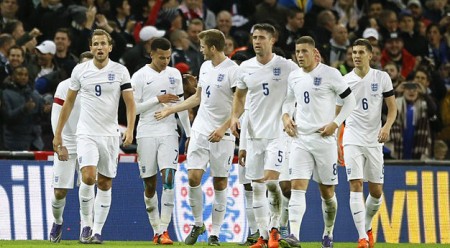Các cầu thủ Anh mừng bàn thắng mở tỉ số của Alli - Ảnh: Getty Images