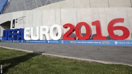 UEFA khẳng định Euro 2016 vẫn diễn ra ở Pháp. Ảnh: Reuters