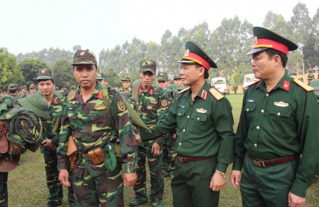 Thủ trưởng BTM và Cục Hậu cần kiểm tra công tác mang đeo trang bị của cán bộ, chỉ huy cơ quan Sư đoàn 316.