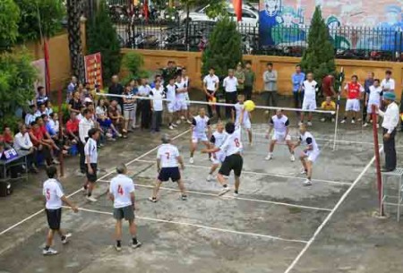 Hội CCB Lâm Thao tổ chức giải bóng chuyền nhân các sự kiện của địa phương. 