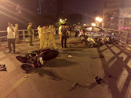 Hiện trường môt vụ tai nạn ở Hà Nội trong tháng 11-2015. Ảnh tư liệu.