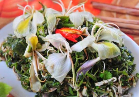 Măng nộm hoa ban là một món ăn truyền thống của người Thái ở Tây Bắc.