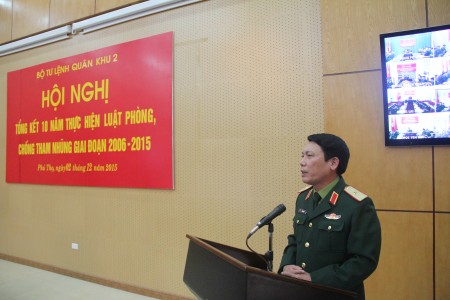 Thiếu tướng Lê Xuân Duy, Phó Tư lệnh QK phát biểu tại hội nghị.