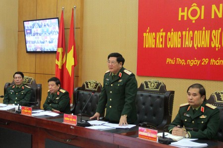 Trung tướng Dương Đức Hòa, Ủy viên trung ương Đảng, Tư lệnh Quân khu chủ trì Hội nghị.