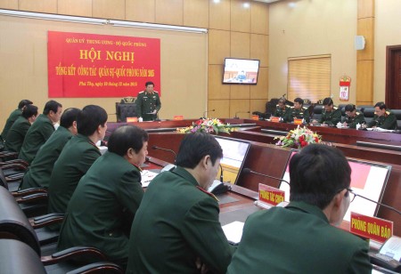 Trung tướng Dương Đức Hòa, Ủy viên Trung ương Đảng, Tư lệnh QK phát biểu tại hội nghị.