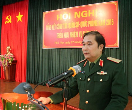  Thiếu tướng Phùng Sĩ Tấn chủ trì hội nghị.