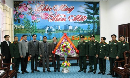 Phó Tư lệnh Quân khu chúc tết Tỉnh ủy, HĐND, UBND, tỉnh Lai Châu.