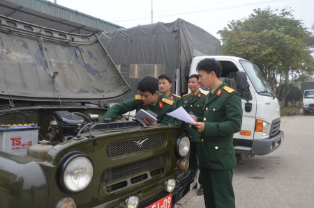 Kiểm tra phương tiện SSCĐ ở Bộ CHQS tỉnh Điện Biên.