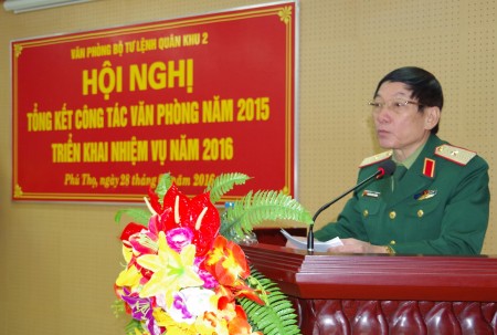 Thiếu tướng Nguyễn Văn Trường, Phó Tham mưu trưởng Quân khu phát biểu chỉ đạo hội nghị.