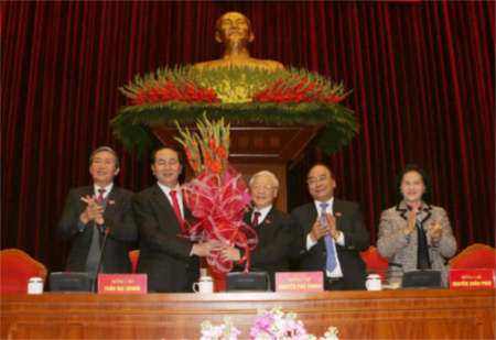 Các đại biểu Hội nghị lần thứ nhất Ban Chấp hành Trung ương Đảng khoá XII chúc mừng đồng chí Nguyễn Phú Trọng được tín nhiệm bầu làm Tổng Bí thư Ban Chấp hành Trung ương Đảng Cộng sản Việt Nam khoá XII. 