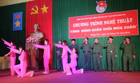 Tiết mục “Chúng tôi là người lính Bác Hồ” của Chi đoàn Trung tâm y tế huyện Đồng Văn.