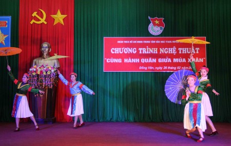 Múa “Hoa xuân đầu núi” của Chi đoàn Trung tâm Văn hóa – Truyền thanh huyện Đồng Văn.