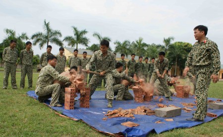 Cán bộ, chiến sĩ Tiểu đoàn 19 (BTM Quân khu) tập huấn chuẩn bị cho mùa huấn luyện.