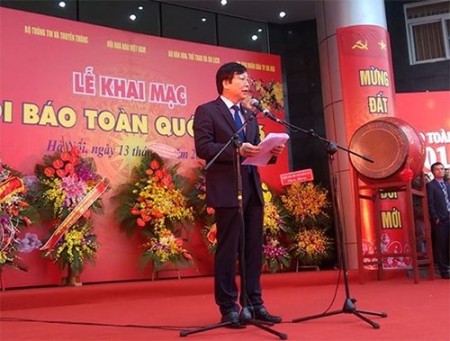 Đồng chí Hồ Quang Lợi đọc diễn văn khai mạc.