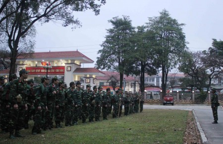 Đội hình cơ quan Bộ CHQS tỉnh chuẩn bị hành quân.