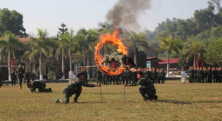 Nội dung biểu diễn võ thuật của đại đội trinh sát 20, Bộ CHQS tỉnh Tuyê Quang.