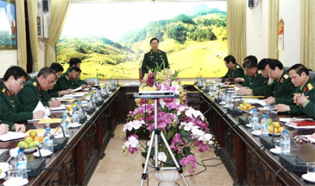 Thượng tướng Lê Hữu Đức chủ trì hội nghị.
