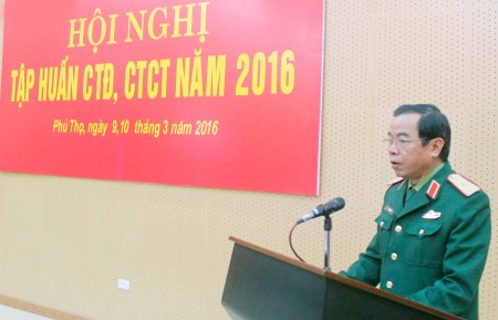 Thiếu tướng Hoàng Hữu Thế, Chủ nhiệm Chính trị Quân khu phát biểu bế mạc hội nghị tập huấn.