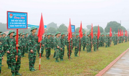 Đông đảo cán bộ, đoàn viên Lữ đoàn hưởng ứng Lễ ra quân hành động Tháng Thanh niên năm 2016.