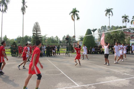 Giải thi đấu thể thao chào mừng truyền thống.