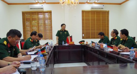 Tư lệnh QK làm việc tại Bộ CHQS tỉnh Tuyên Quang.