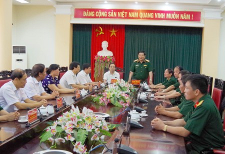 Tư lệnh QK làm việc tại Tỉnh ủy tỉnh Tuyên Quang.