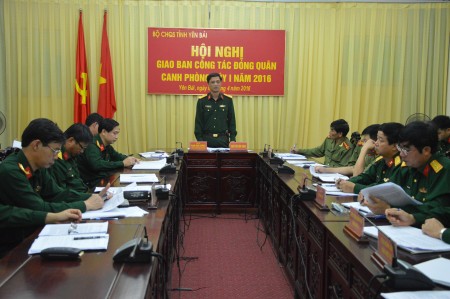Đại tá Phạm Hồng Chương, Chỉ huy trưởng Bộ CHQS tỉnh chủ trì hội nghị.