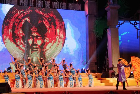 chương trình nghệ thuật khai chào mừng Giỗ Tổ Hùng Vương - Lễ hội Đền Hùng.