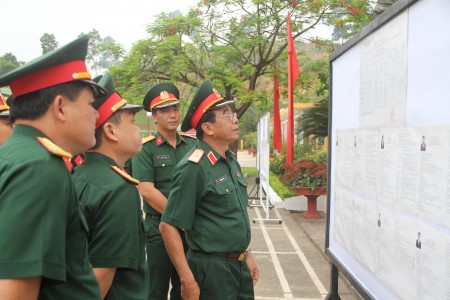 Đồng chí Chủ nhiệm Chính trị QK kiểm tra tại Trung đoàn 174.