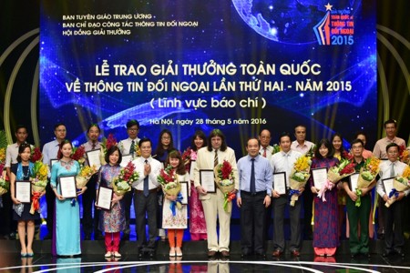 Ban Tổ chức trao giải Khuyến khích cho 33 tác giả đoạt giải ở các thể loại.