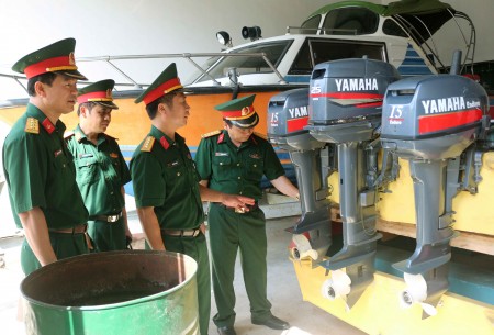 Kiểm tra phương tiện sẵn sàng phòng chống lụt bão tại Bộ CHQS tỉnh Tuyên Quang.