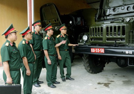 Kiểm tra nhà xe Bộ CHQS tỉnh Điện Biên.