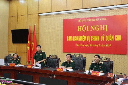 Thiếu tướng Lê Hiền Vân, Phó Chủ nhiệm TCCT phát biểu.