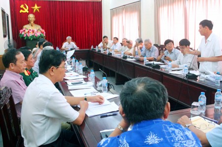 Đại biểu Ban liên lạc Cựu chiến binh Mặt trận Vị Xuyên (Hà Giang) thảo luận tại hội nghị.