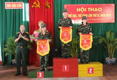 BTC trao giải Nhất, Nhì, Ba môn bắn súng ngắn quân dụng nâng cao cho các cá nhân của đội cơ quan Cục Hậu cần và Bệnh viện Quân y 9.