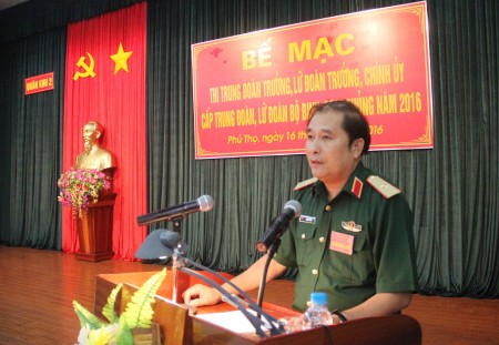 Thiếu tướng Phùng Sĩ Tấn, Phó Tư lệnh, Tham mưu trưởng Quân khu bế mạc cuộc thi.