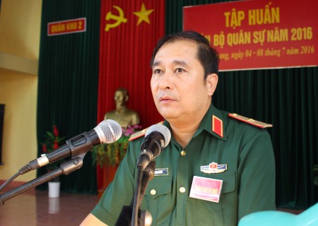 Thiếu tướng Phùng Sĩ Tấn, Phó Tư lệnh, Tham mưu trưởng Quân khu khai mạc lớp tập huấn.