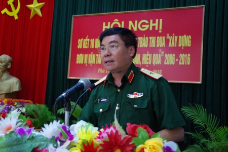 Thiếu tướng Phạm Đức Duyên chủ trì Hội nghị.