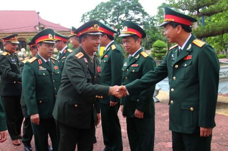 Đại biểu Quân khu đón tiếp đoàn công tác Sư đoàn 2, Sư đoàn 3 và Bộ CHQS các tỉnh Bắc Lào