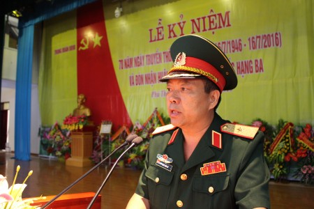 Thiếu tướng Sùng Thìn Cò, Phó Tư lệnh Quân khu phát biểu tại buổi lễ.