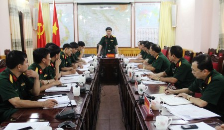 Phó Chủ nhiệm Chính trị Quân khu chủ trì, kết luận kiểm tra công tác phối hợp phổ biến, giáo dục pháp luật tại Bộ CHQS tỉnh Vĩnh Phúc.