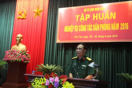 Đại tá Trần Minh Phong, Phó TMT Quân khu phát biểu khai mạc lớp tập huấn.