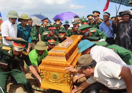 Đại úy Cao Xuân Tú trở về lòng đất mẹ xã Diễn Cát, huyện Diễn Châu, tỉnh Nghệ An.