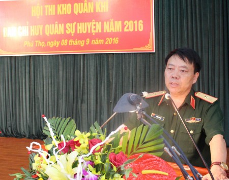 Thiếu tướng Sùng Thìn Cò, Đồng chí Phó Tư lệnh Quân khu phát biểu tại Lễ bế mạc.
