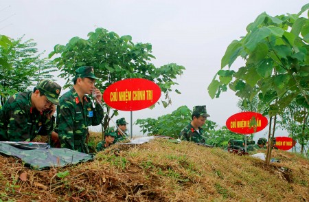 Các cơ quan Sư đoàn 316 thực hành tổ chức chuẩn bị chiến đấu.