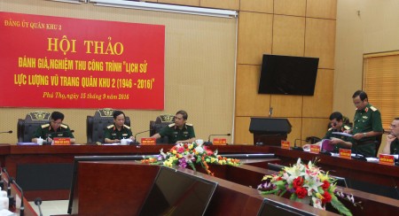 Thiếu tướng Hoàng Hữu Thế, Chủ nhiệm Chính trị Quân khu báo cáo tóm tắt quá trình tổ chức thực hiện công trình.