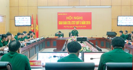 Thiếu tướng Trịnh Văn Quyết, Bí thư Đảng ủy, Chính ủy Quân khu chủ trì hội nghị Giao ban CTĐ, CTCT quý 3 năm 2016