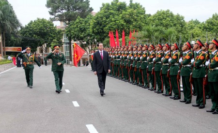 Chủ tịch nước Trần Đại Quang duyệt đội danh dự Quân khu.