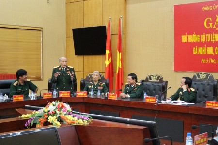 Trung tướng Phạm Hồng Cư, nguyên Phó Chủ nhiệm Tổng cục Chính trị Quân đội nhân dân Việt Nam, nguyên Phó Chính ủy kiêm Chủ nhiệm Chính trị Quân khu phát biểu tại buổi gặp mặt.